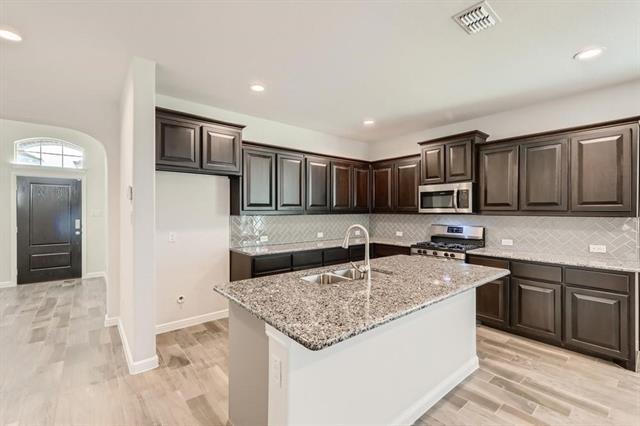 Building Photo - 15952 Hayes Ridge Dr