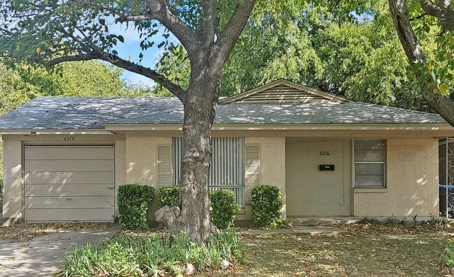 Primary Photo - Charming Fort Worth Home with Converted Ga...