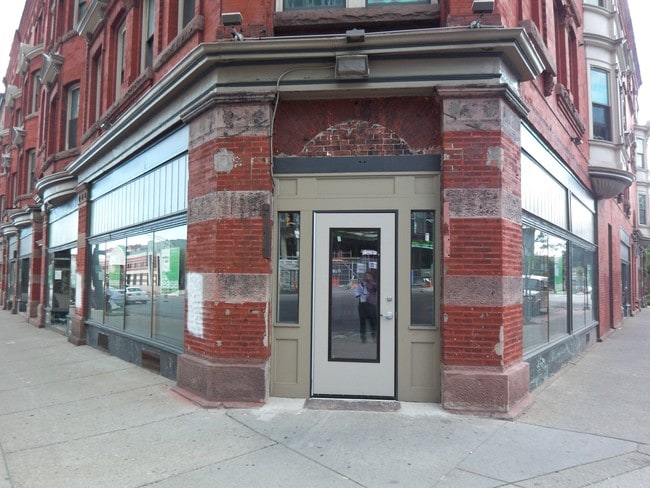 Building Photo - Red Jacket Flats