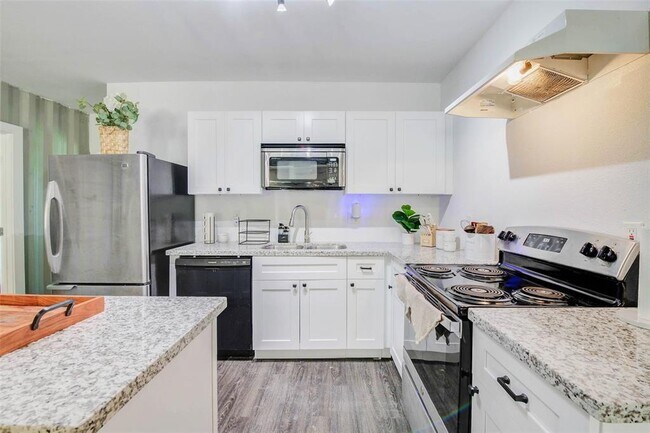 Building Photo - 4014 Dreyfus St