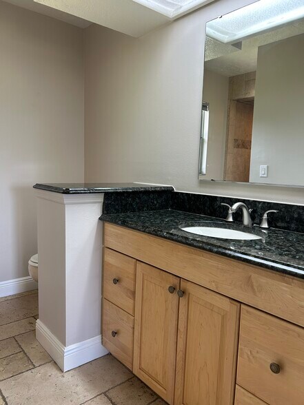 Master bath - 873 Lake Marion Dr