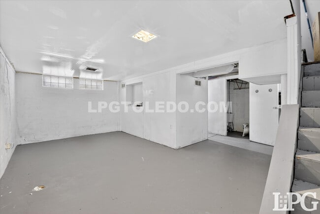 Building Photo - 1665 Burgoyne Dr