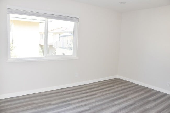 Building Photo - Olive (815) North