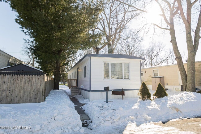 Building Photo - 335 Adams St