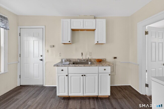 Building Photo - 27 Beacon St