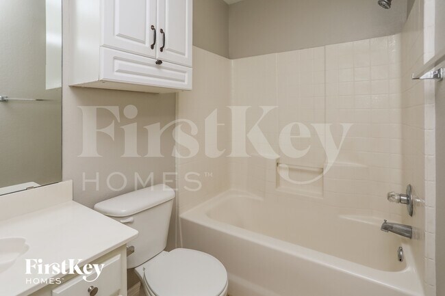 Building Photo - 312 Pin Oak Ln