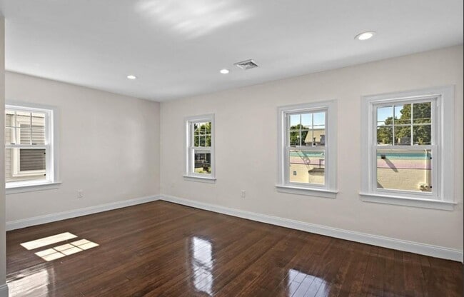 Building Photo - Spacious Condominium– Modern Comfort in th...