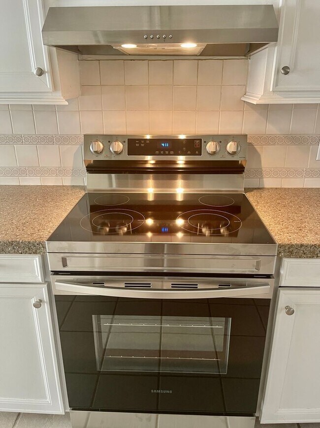 Building Photo - 2835 S Fletcher Ave