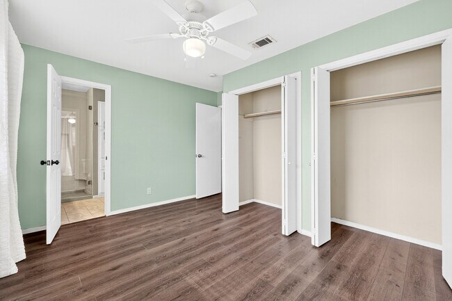 Building Photo - 8408 Maine Dr