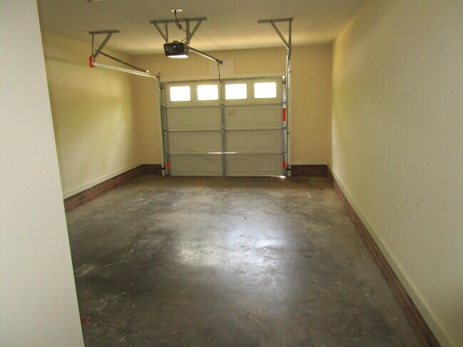 Building Photo - 1045 Cutleaf Dr