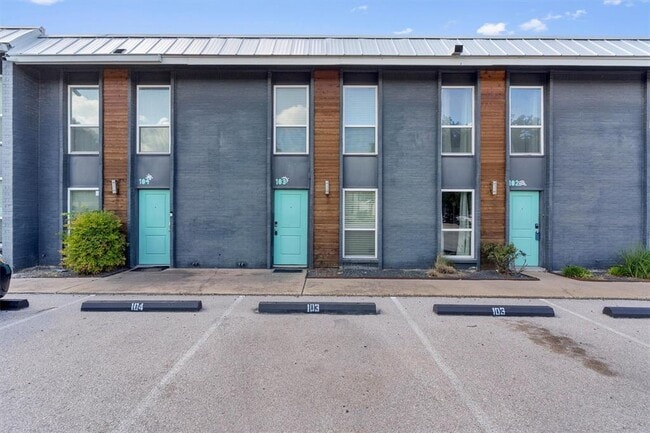 Building Photo - 3810 Southway Dr