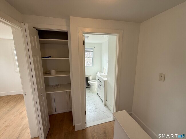 Building Photo - 5 Ann Ave