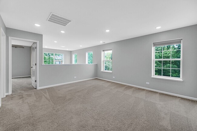 Building Photo - 1537 Kraft Ave