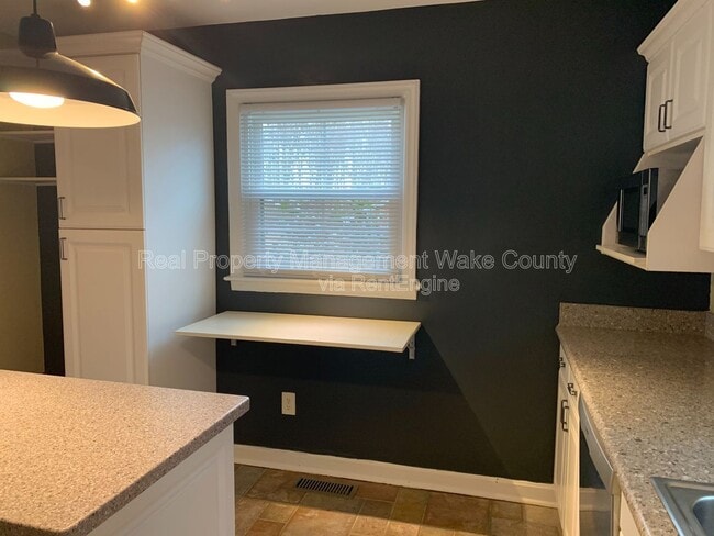 Building Photo - 3605 Cranston Rd