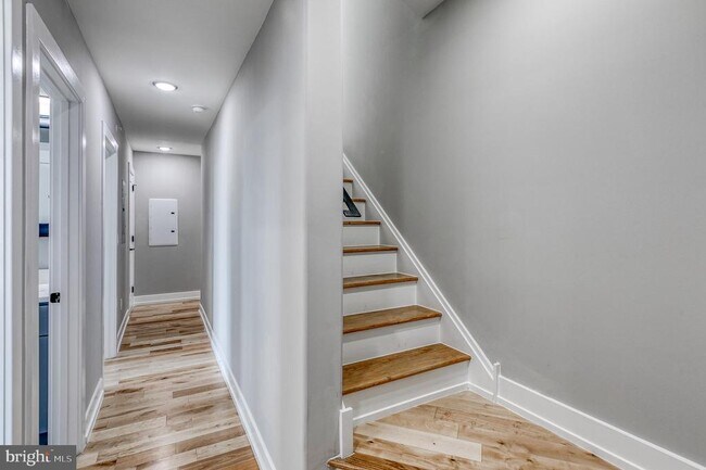 Building Photo - 1917 N Lawrence St