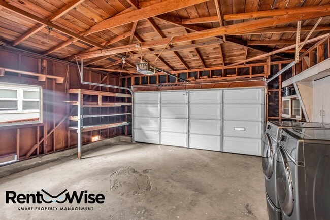 Building Photo - 838 Crompton Rd