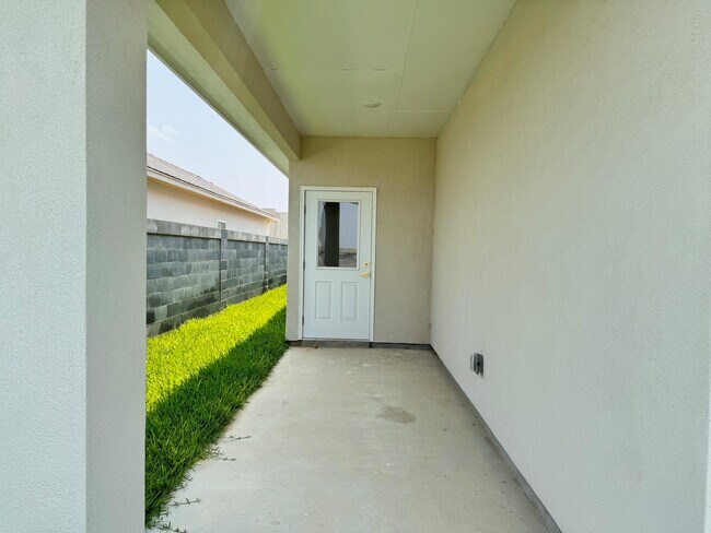 Building Photo - 1405 Eagles Ln