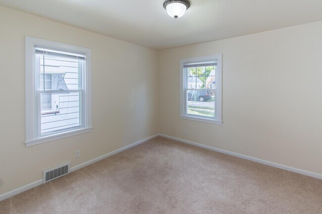 Building Photo - 7208 33rd Ave