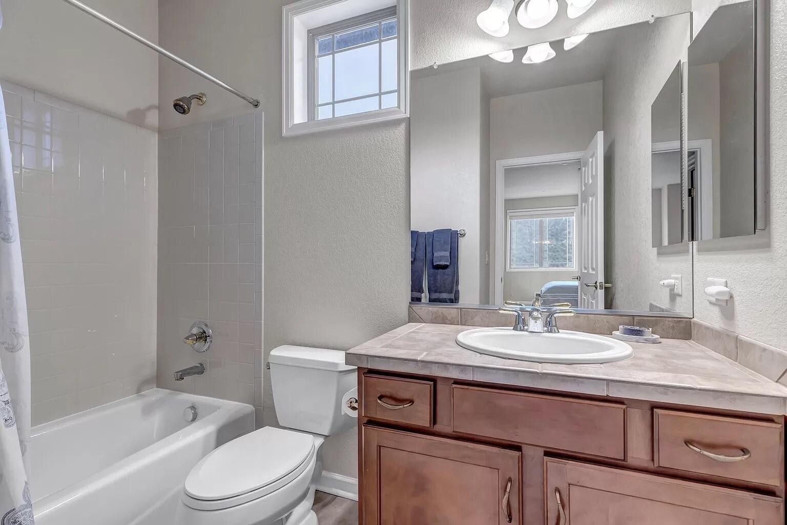 Building Photo - 6291 Ellingwood Point Way