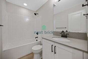 Building Photo - 4 BED & 3.5 SINGLE FAMILY HOUSE FOR RENT