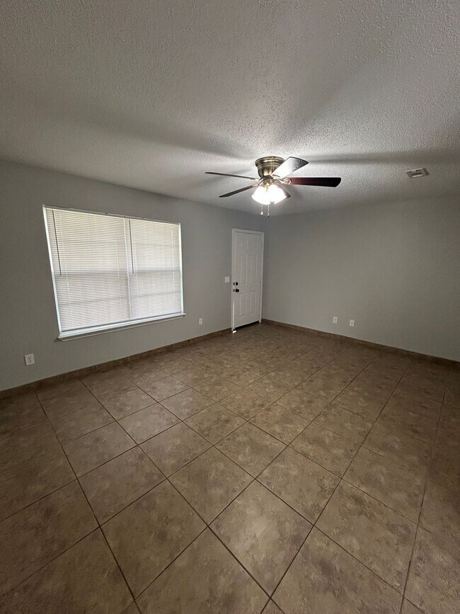Building Photo - 3501 SW Landau Ct