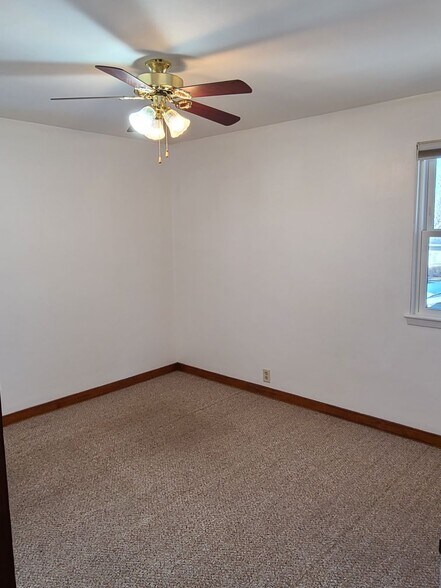Bedroom - 42 E Lincoln Ave