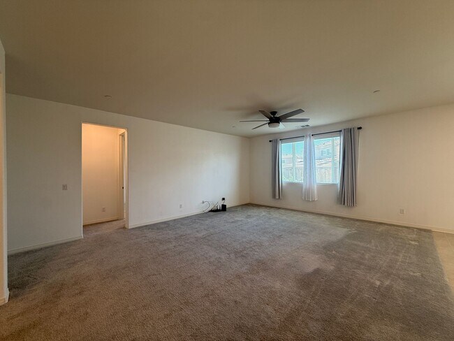 Building Photo - Rosamond 4 Bedroom + 3 Bathroom !