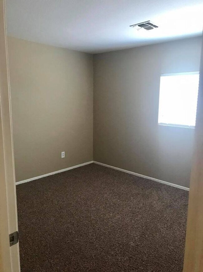 Building Photo - 3-bedroom, 2-bath on oversized lot