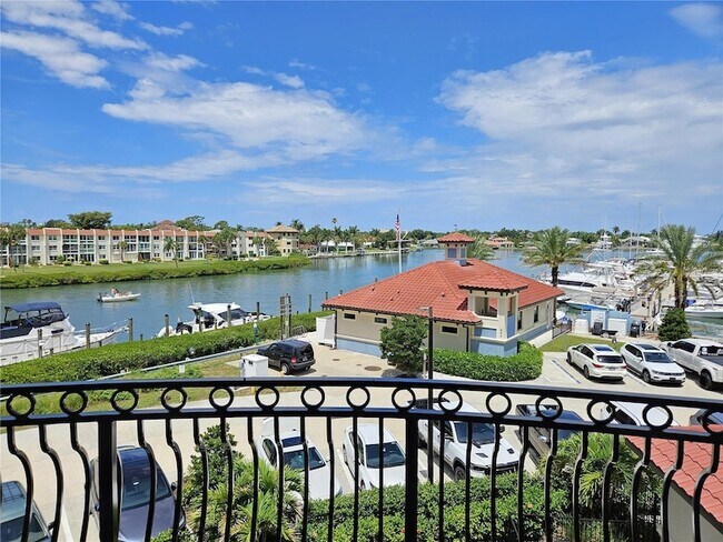 Building Photo - 503 N Tamiami Trail