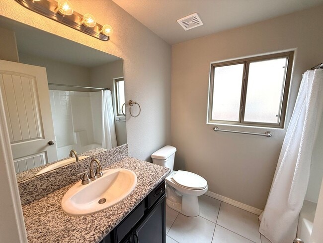 Building Photo - Stylish 3BR Home in Cerbat Vistas | Split Floor Plan, Covered Patio & 2-Car Garage!