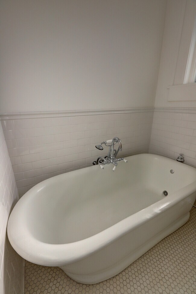 Bath Historic Soaking Tub - 75 17th St NE