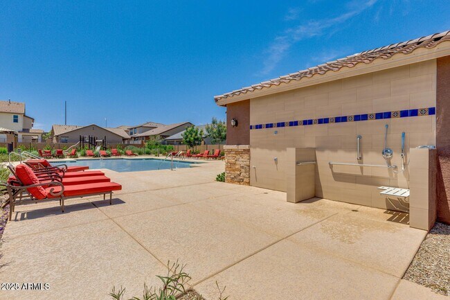 Building Photo - 16611 W Sierra St