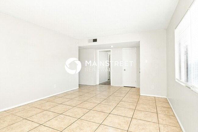 Building Photo - 3 Bedroom Pet-Friendly Home in Glendale, AZ with Main Street Renewal