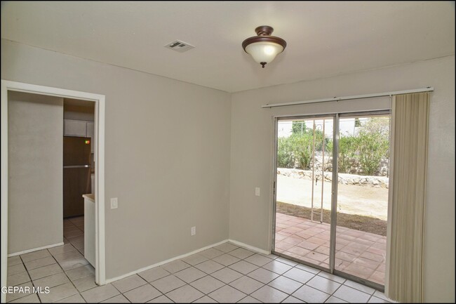 Building Photo - 10415 Ashwood Dr