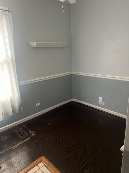 Building Photo - 644 St Charles St