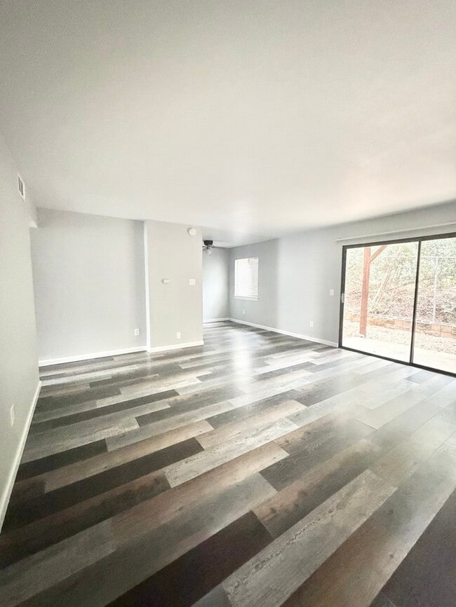 Building Photo - Nicely updated 2-bedroom 1-bath apartment in Auburn!