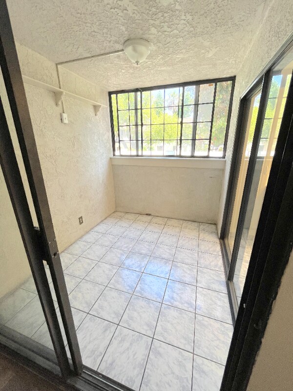 Building Photo - 111 E Rosewood Ct