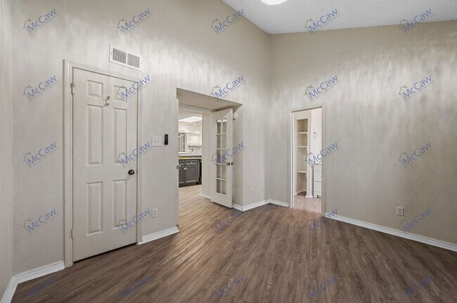 Building Photo - 5590 Spring Valley Rd