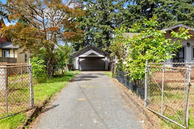 Building Photo - 2237 SE 139th Ave