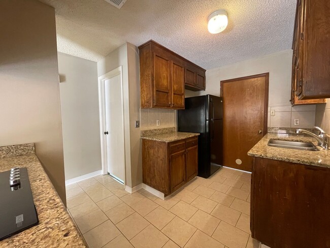 Building Photo - Townhouse: Old Jefferson