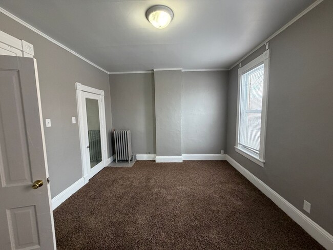 Building Photo - 203 W Dewald St