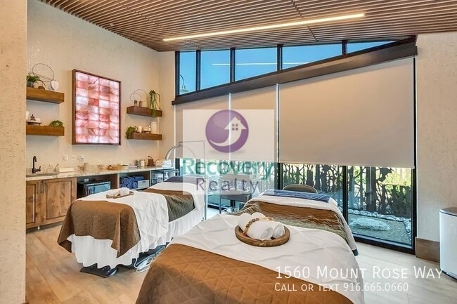 Building Photo - 1560 Mount Rose Ln