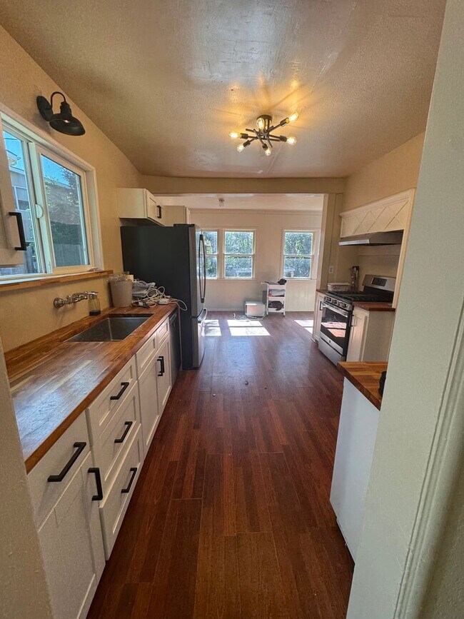 Building Photo - Spacious 5 Bed 2 Bath House near Cal Poly