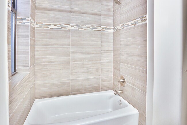 Building Photo - 1542 N Oakley Blvd