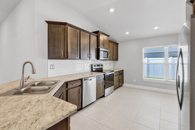 Building Photo - 5348 Lugo St