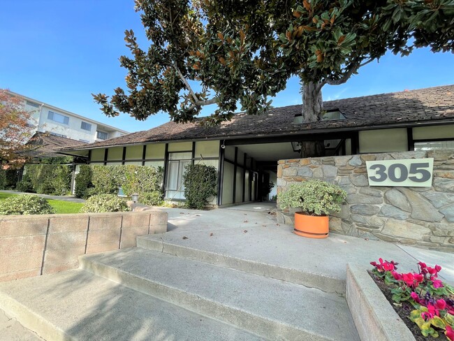 Building Photo - 305 California Blvd