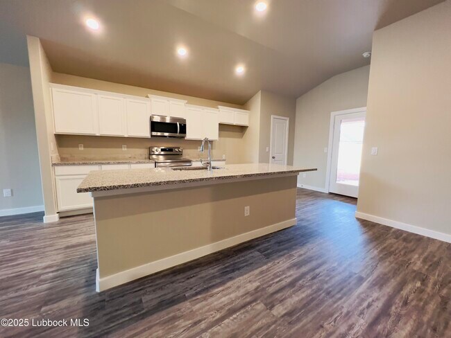 Building Photo - 3208 Abbeville Ave