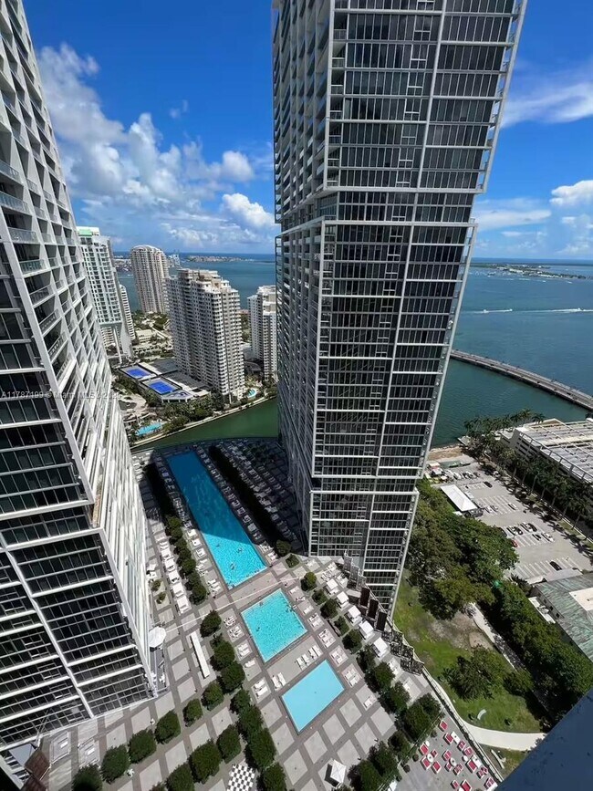 Building Photo - 485 Brickell Ave