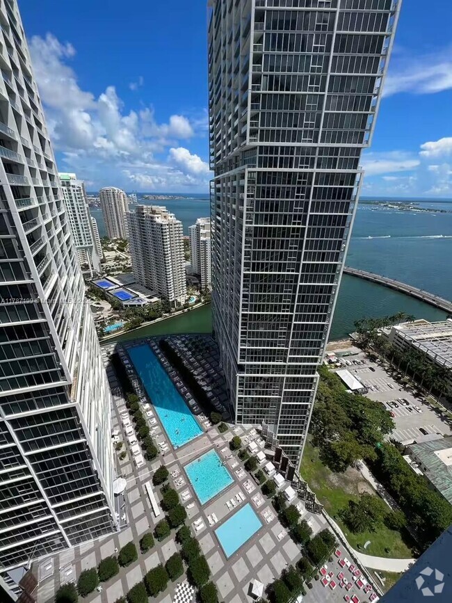 Building Photo - 485 Brickell Ave