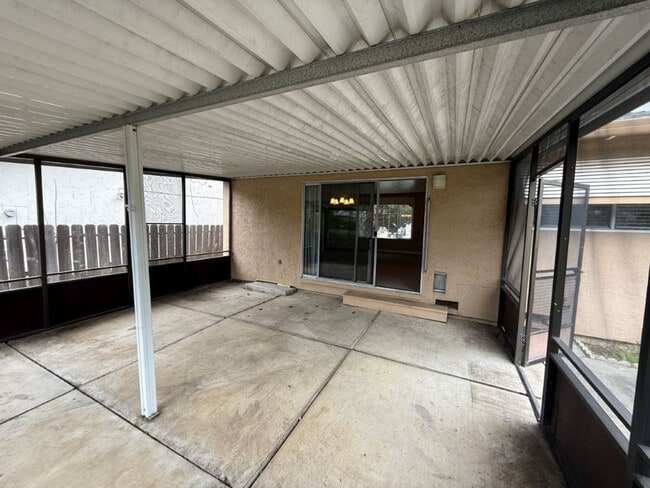 Building Photo - 2 Bedroom 2 Bath One Story Senior Community Vacaville *Star Rentals